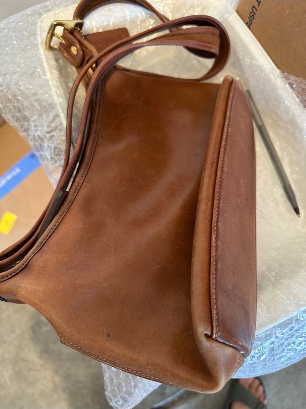 Classic Brown Leather Shoulder Bag - Picture 2 of 2